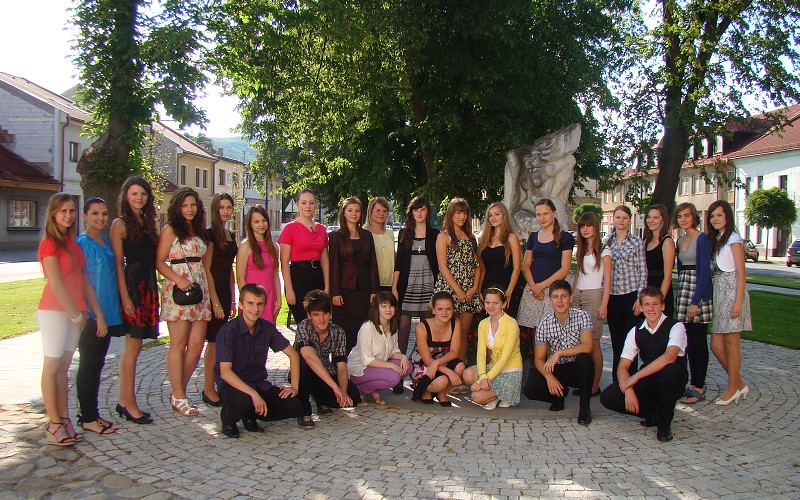 Absolventi 2012
