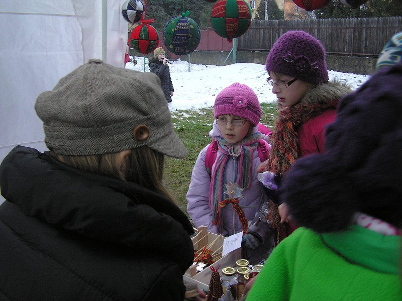 Výtvarný odbor- Vianočné trhy 2012