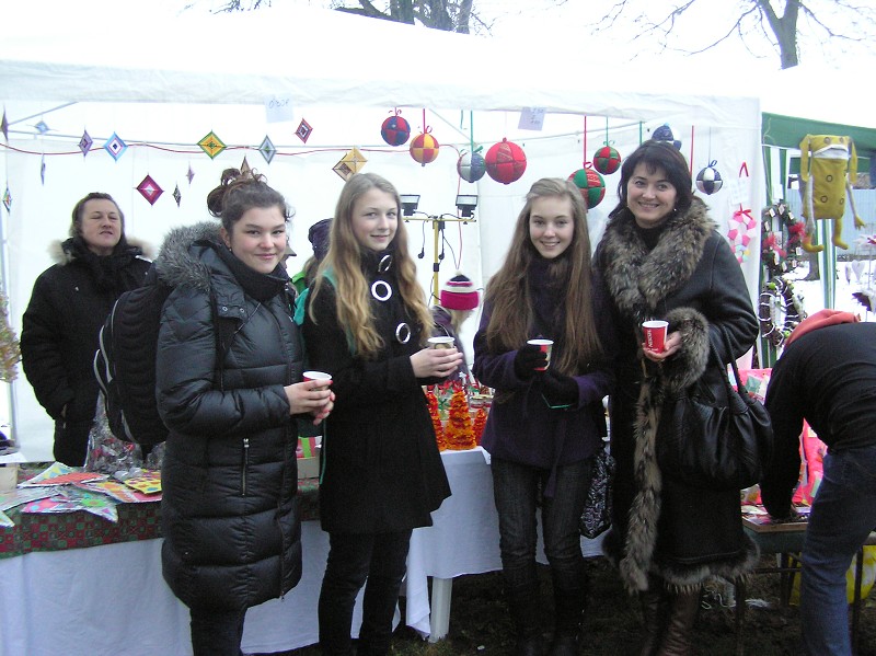 Výtvarný odbor- Vianočné trhy 2012