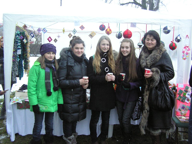 Výtvarný odbor- Vianočné trhy 2012