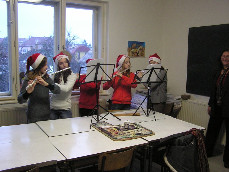Výtvarný odbor- Vianočné trhy 2012
