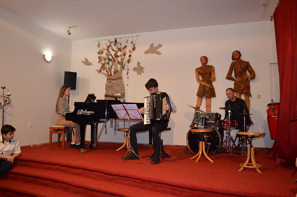 img00107.jpg