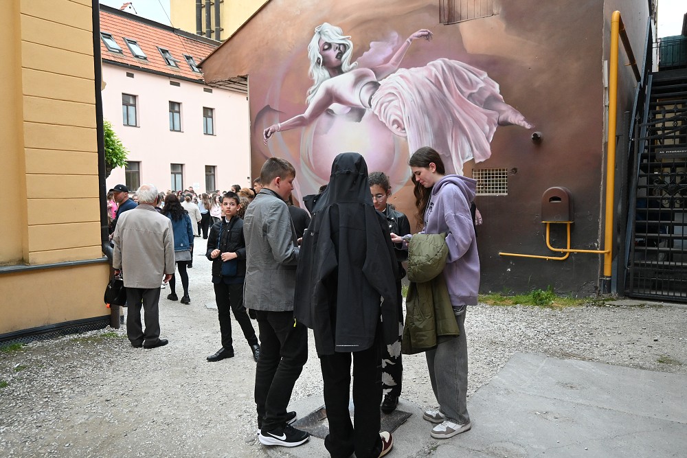 img00019.jpg