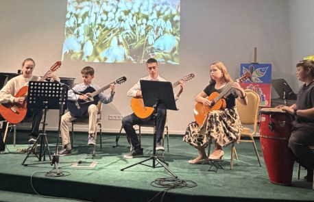  Chvenie strún v komornej záhrade melódií